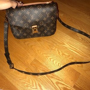 Louis Vuitton POCHETTE METIS